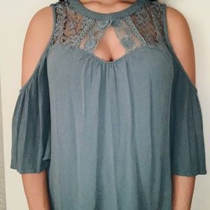 Arizona Jean Bell sleeve top with lace detail
